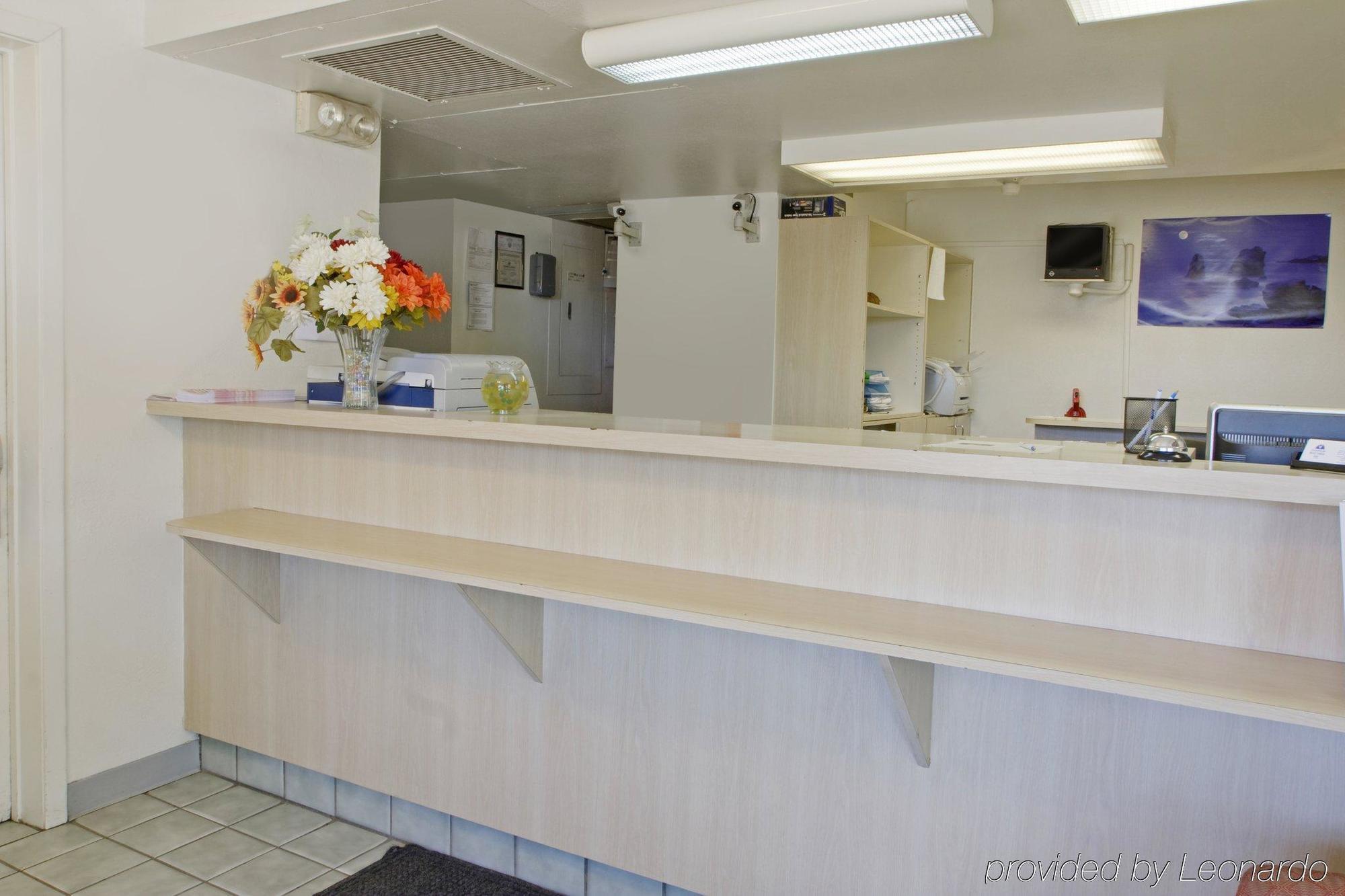 Travel Inn Шаронвилл Интерьер фото